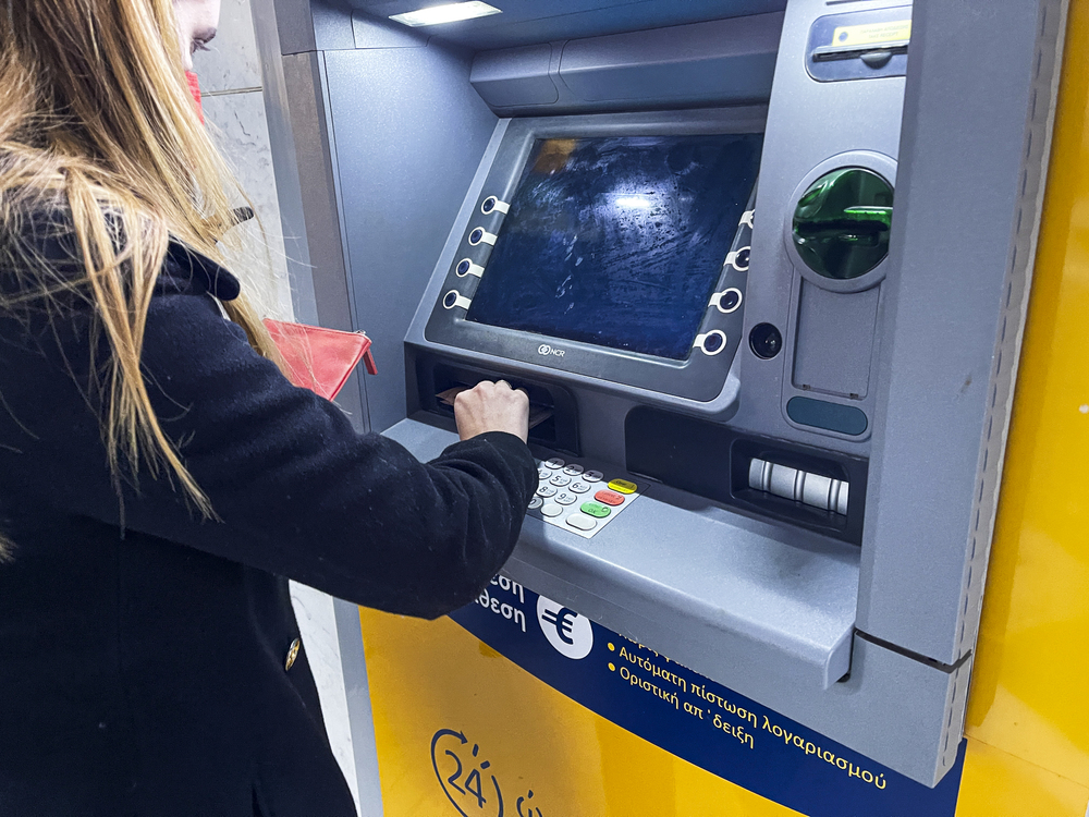 Bank transfer scam, wire fraud, unauthorized bank transfer, online banking scam, report wire fraud, money transfer fraud, financial scam alert, protect bank account, scam recovery advice